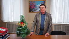 Иван ГОВОРУХА: «Благодарю односельчан за труд, и пусть новый год принесет вам много радостных событий, душевный покой, тепло и уверенность
в завтрашнем дне!». Фото Юрия ШУВАЕВА