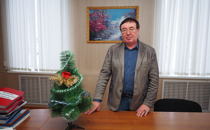 Иван ГОВОРУХА: «Благодарю односельчан за труд, и пусть новый год принесет вам много радостных событий, душевный покой, тепло и уверенность 
в завтрашнем дне!». Фото Юрия ШУВАЕВА