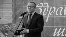 «С введением этой замечательной школы в Маслянинском районе мы полностью уходим от двухсменки. Это позволит ребятам заниматься не только в рамках учебного процесса, но и за его рамками. Безусловно, возможности этой школы позволяют заниматься и спортом, и творчеством, и робототехникой. На мой взгляд, это очень важно», — сказал первый заместитель губернатора Новосибирской области Юрий Петухов. Фото с сайта nso.ru