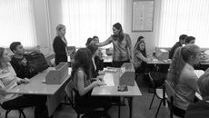 Разговор с главой региона на тему реализации масштабной программы развития образовательной системы неожиданно вышел из привычного русла. Впервые в беседе с главой региона педагоги говорили не только про учительские зарплаты, стройки, новое оборудование и школьное питание, но и о нематериальных проблемах: как учить класс, если дети открыто игнорируют педагога? Фото из архива ИД «Советская Сибирь»