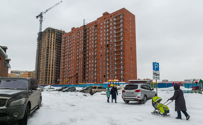 Ситуация с долевым строительством, зависшими объектами — под контролем губернатора и правительства региона. Наша область в числе пилотных субъектов РФ, реализующих поддерживающие инициативы для завершения долгостроев. Фото Алексея ТАНЮШИНА