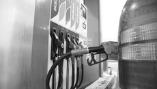 Стоимость нефти марки Brent в первый рабочий день после распада сделки ОПЕК+ рухнула почти на треть, до 31,43 доллара за баррель, свидетельствуют данные торгов 9 марта. Это стало минимумом с 2016 года, но ряд экспертов сравнивают происходящее с началом 1990-х