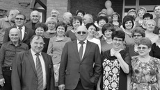 Коллектив санатория «Тогучинский» с Сергеем Пыхтиным в один из его приездов.