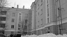 МКД на улице Авиастроителей, 2а, в Новосибирске: ремонт лицевой поверхности наружных кирпичных стен, полное восстановление штукатурного слоя, нанесение декоративной штукатурки с последующей окраской и гидрофобизацией, замена окон лестничных клеток на пластиковые. Фото с сайта nso.ru