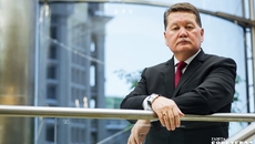 Бейбит Мухамедин: «Осталось подождать еще совсем немного, и мы снова встретимся в офлайне, в любимом концертном зале!». Фото из архива ИД «Советская Сибирь»
