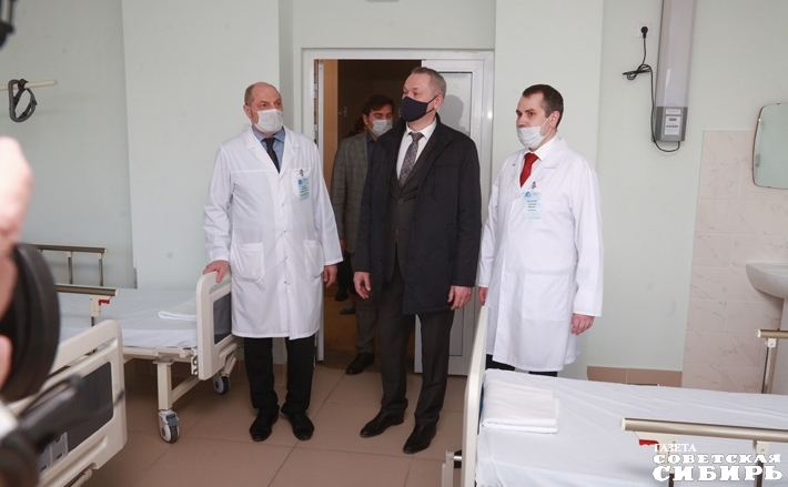 Губернатор изначально не скрывал: избежать ковида не получится, главное — не допустить сразу массового заражения, успеть развернуть все силы и обеспечить людей своевременной и эффективной медпомощью. Фото Алексея ТАНЮШИНА