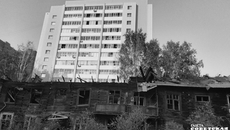 Один из бараков на Телецентре не так давно сгорел. Жильцы пока мыкаются по углам, и сносить это безобразие никто не торопится. Фото Юлии НАЗАРЕНКО