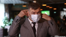 Глава минпромторга Андрей Гончаров призывает неукоснительно соблюдать масочный режим. И показывает личный пример. Фото Алексея ТАНЮШИНА