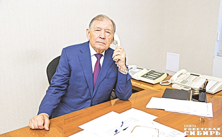 Александр Михайлович Филатов награжден орденом Почета, медалью «За доблестный труд», медалью «Ветеран труда», ему присвоено звание «Заслуженный работник торговли РФ». Фото Алексея Танюшина