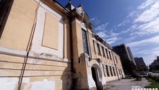 Здание городской начальной школы по ул. Якушева, 21 построено в 1909–1912 гг. Архитектор — Андрей Крячков. Признано памятником архитектуры регионального значения (решение облисполкома № 53 от 16.02.1987), но искажено позднейшей пристройкой. Фото Светланы ФРОЛОВОЙ