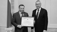 Звания «Почетный гражданин Новосибирской области» удостоен директор ООО «Карачинский источник» доктор технических наук Владимир Хританков — за выдающиеся заслуги в социально-экономическом развитии региона, повышение авторитета Новосибирской области в Российской Федерации и за рубежом. Фото Аркадия УВАРОВА