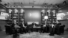 На форуме Андрей Травников принял участие в заседании совета Ассоциации инновационных регионов России, во время которого состоялась традиционная встреча с заместителем председателя Правительства РФ Маратом Хуснуллиным. Участники обсудили вопросы поддержки инвестиционной деятельности в регионах. Фото Сергея СЕВОСТЬЯНОВА (ТАСС)