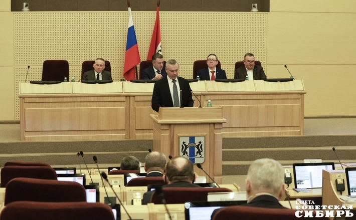 По словам Андрея Травникова, сегодня полным ходом идет формирование программы наказов избирателей депутатам седьмого созыва: их в 2020 году собрано свыше 18,5 тысячи, что почти в четыре раза больше, чем в 2015 году. Это, безусловно, показатель доверия жителей: они увидели, что их предложения не остаются на бумаге, а приводят к реальному результату. Фото Алексея Танюшина