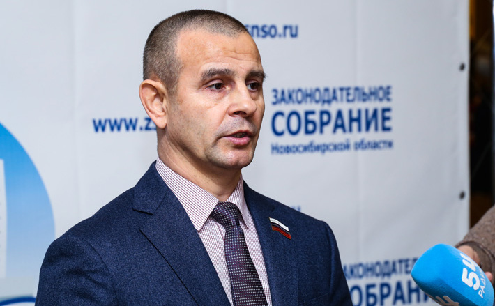 Заместитель председателя комитета Законодательного собрания Новосибирской области по государственной политике, законодательству и местному самоуправлению Игорь Умербаев. Фото с сайта zsnso.ru