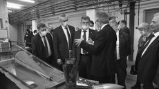Президент РАН Александр Сергеев и губернатор Новосибирской области Андрей Травников побывали в научных институтах Сибирского отделения Российской академии наук. Фото с сайта nso.ru