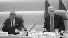 В обсуждении приняли участие министр науки и высшего образования Валерий Фальков, министр здравоохранения Михаил Мурашко, руководитель Федеральной службы по надзору в сфере защиты прав потребителей и благополучия человека Анна Попова, руководитель Федерального медико-биологического агентства Вероника Скворцова, президент Российской академии наук Александр Сергеев, ректор МГУ академик Виктор Садовничий, заместитель начальника управления президента по научно-образовательной политике Денис Секиринский, руководитель образовательного фонда «Талант и успех» Елена Шмелева, представители других заинтересованных организаций