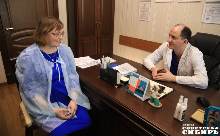 Ирина Ридель на приеме у врача-онколога, который вел ее беременность вместе с врачами других профилей. Фото Алексея ТАНЮШИНА
