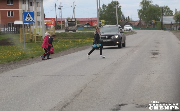 Дорога, даже самая хорошая и освещенная, представляет угрозу, а потому бдительность и еще раз бдительность. Фото Алексея ТАНЮШИНА