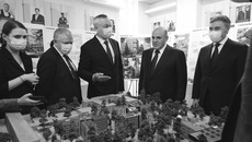 Премьер-министру Мишустину представили и новый корпус СУНЦ НГУ, досуговый центр, четыре учебных корпуса. Фото: nso.ru