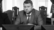 Депутат Заксобрания Виталий Быков внес предложение ввести дополнительные целевые индикаторы программы, характеризующие работу с несоциализированной молодежью. Фото: zsnso.ru