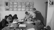 В каждой поселковой школе появятся новые возможности не только для дополнительного образования, но и для дистанционного обучения. 5 апреля в детском технопарке «Кванториум» состоялся квантопрактикум «Пилотирование квадрокоптера в симуляторе, показательные запуски квадрокоптеров в защищенной полетной зоне 3.0» для обучающихся технопарка, а также учеников Березовской школы № 12. Фото kvantorium54.ru