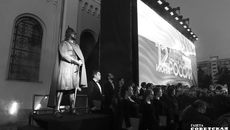 Впечатляющее представление ждало новосибирцев на территории Троице-Владимирского собора — светомузыкальное действо «Александр Невский». Фото: Алексей Танюшин