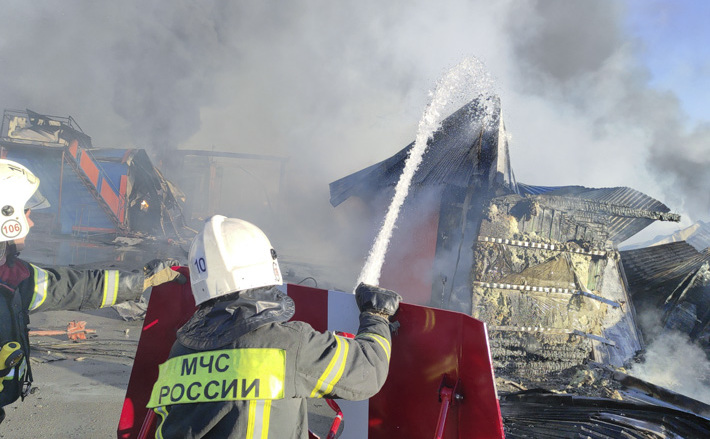 В 21:03 по местному времени пожарные ликвидировали открытое горение на АГЗС на Гусинобродском шоссе. Фото: предоставлено пресс-службой ГУ МЧС РФ по Новосибирской области