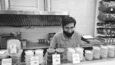 Выпускник Владимир подрабатывает в магазине, куда его устроила мама. Все бы ничего, но готовиться к экзаменам мешает тяжелый график. Фото предоставлено Аркадием Забелиным