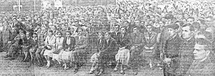 Патриотический митинг трудящихся в саду имени Сталина 22 июня 1941 года. Фото: «Советская Сибирь» № 146 от 23 июня 1941 года