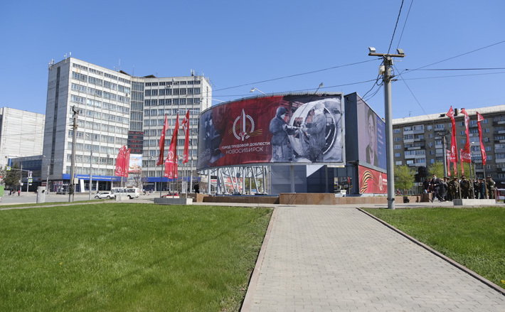 Во всех городах — обладателях звания устанавливают стелы с изображением герба поселения и текстом соответствующего указа. / Фото: nso.ru