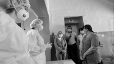 Замминистра здравоохранения области Елена Аксенова и специалисты регионального центра организации первичной медико-санитарной помощи работали в Бердске, повторно посетив взрослую поликлинику № 1. / Фото: nso.ru