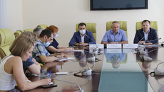 Депутаты-единороссы городского и областного уровней объединились для решения дорожных проблем в мегаполисе.  Фото: Александр Грибакин