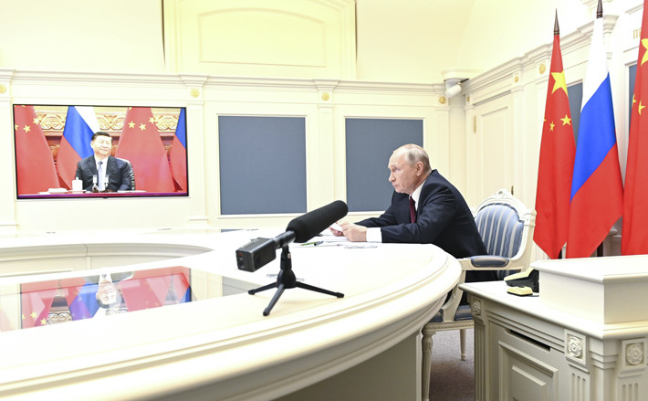 Беседа Председателя КНР Си Цзиньпина и Президента РФ Владимира Путина в формате видеоконференции, состоявшаяся 28 июня 2021 года, была приурочена к 20-летию подписания российско-китайского договора о добрососедстве, дружбе и сотрудничестве. Фото: kremlin.ru