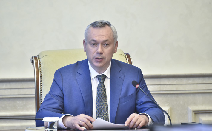 Губернатор поручил Анатолию Костылевскому к концу августа подготовить очередной доклад с подробным фотоотчетом об устранении дефектов на автодорогах. / Фото: nso.ru
