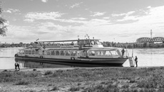 После старта городской электрички новосибирцев порадовало еще одно событие в сфере общественного транспорта — открытие нового речного маршрута. Пассажиры теплохода высказали пожелание: «Хорошо бы включить в маршрут дачные общества по обоим берегам Оби». Фото: Галина
Белецкая