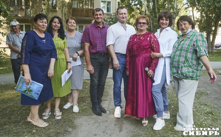 Депутатов городского Совета депутатов Андрея Аникина и Лилию Гончарову местные жители хорошо знают, обращаются к ним со своими вопросами и инициативами. Фото: Виктор Дмитриев