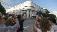 В Новосибирске с гостевыми маршрутами — историческими, гастрономическими, пляжными, культурными — все в порядке, но насколько о них информирован турист? Сможет ли он самостоятельно найти ближайшие ресторан, театр, экскурсию? Фото: архив ИД «Советская Сибирь»
