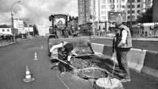 Во время посещения объектов глава региона акцентировал внимание на технологиях, применяемых при ремонте дорог в Новосибирске:
«Вы говорите о некоторых вещах как чуть ли не о новациях, открытиях сегодняшнего дня и тут же оговариваетесь: решениям — пять лет». Фото: nso.ru