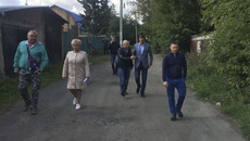 Депутаты горсовета, регионального парламента и Государственной думы приняли участие в выездном совещании в Чукотских переулках. Фото: Екатерина Маркова