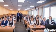 Мероприятие состоялось в рамках недели учителя, посвященной профессиональному празднику. Конечно, основными темами разговора стали роль педагога, смысловая нагрузка привычных слов, а также любовь к семье и Родине. Фото: Андрей Заржецкий