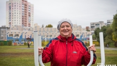 Старшее поколение жителей области искренне приветсвует благоустройство спортивных площадок в городах и селах - в рамках ли национального проекта «Жилье и городская среда» это происходит, или по инициативе депутатов, отдельных партий. Занятия спортом на свежем воздухе стали доступнее не только для молодежи, но и для пенсионеров. пусть и у вашей бабушки будут здоровые розовые щечки - в движении жизнь. Фото: Андрей Заржецкий