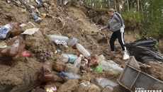 Усилиями волонтеров берега водоемов области и мегаполиса очищаются локально. Нужна системная работа и ужесточение санкций в отношении нарушителей экологического законодательства. Иначе все добровольческие субботники выглядят насмешкой. Фото: архив ИД «СОветская Сибирь»