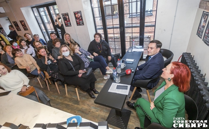 На презентации программы SibJazzFest заместитель министра культуры Новосибирской области Григорий Милогулов объяснил, почему этот фестиваль стоит особняком в ряду ярких культурных событий.  Фото: Андрей Заржецкий