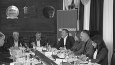 Отправной точкой обсуждения стал закон № 170-ФЗ. Именно с ним участники слушаний связывают послабление государственного надзора. Фото: op.nso.ru