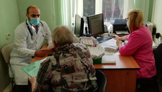 Участковый терапевт Тогучинской центральной районной больницы Сунатулло Зубайдов трудится с удовольствием. Фото: предоставлено героем публикации