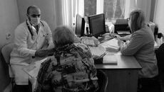 Участковый терапевт Тогучинской центральной районной больницы Сунатулло Зубайдов трудится с удовольствием. Фото: предоставлено героем публикации
