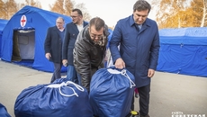 Чтобы комплекс, упакованный вот в такие мешки и коробки (в последних сложены входные двери), транспортировать в любую точку на карте области, понадобится всего шесть «газелей». Фото: 
Андрей Заржецкий