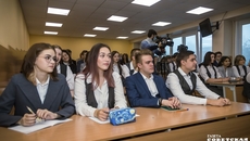 Чтобы закрыть все потребности, Новосибирской области надо построить 20 новых школ на 21 тысячу мест. Фото: Андрей Заржецкий