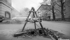 За исправностью канализационных люков следят не только владельцы инженерных сетей, но и специалисты районных администраций и Госавтоинспекции. / Фото: Андрей Заржецкий