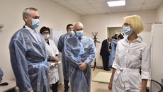 Оснащение РСЦ позволяет не только моментально диагностировать сердечно-сосудистое событие, но и в максимально короткий срок провести хирургическую коррекцию для восстановления кровоснабжения в сосудах сердца и головы при возникновении острой сосудистой катастрофы, а значит, сохранить жизни и здоровье сотням жителей области. Фото: nso.ru